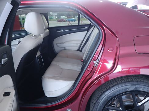 Used 2017 Chrysler 300 C w/ Light Group image 28