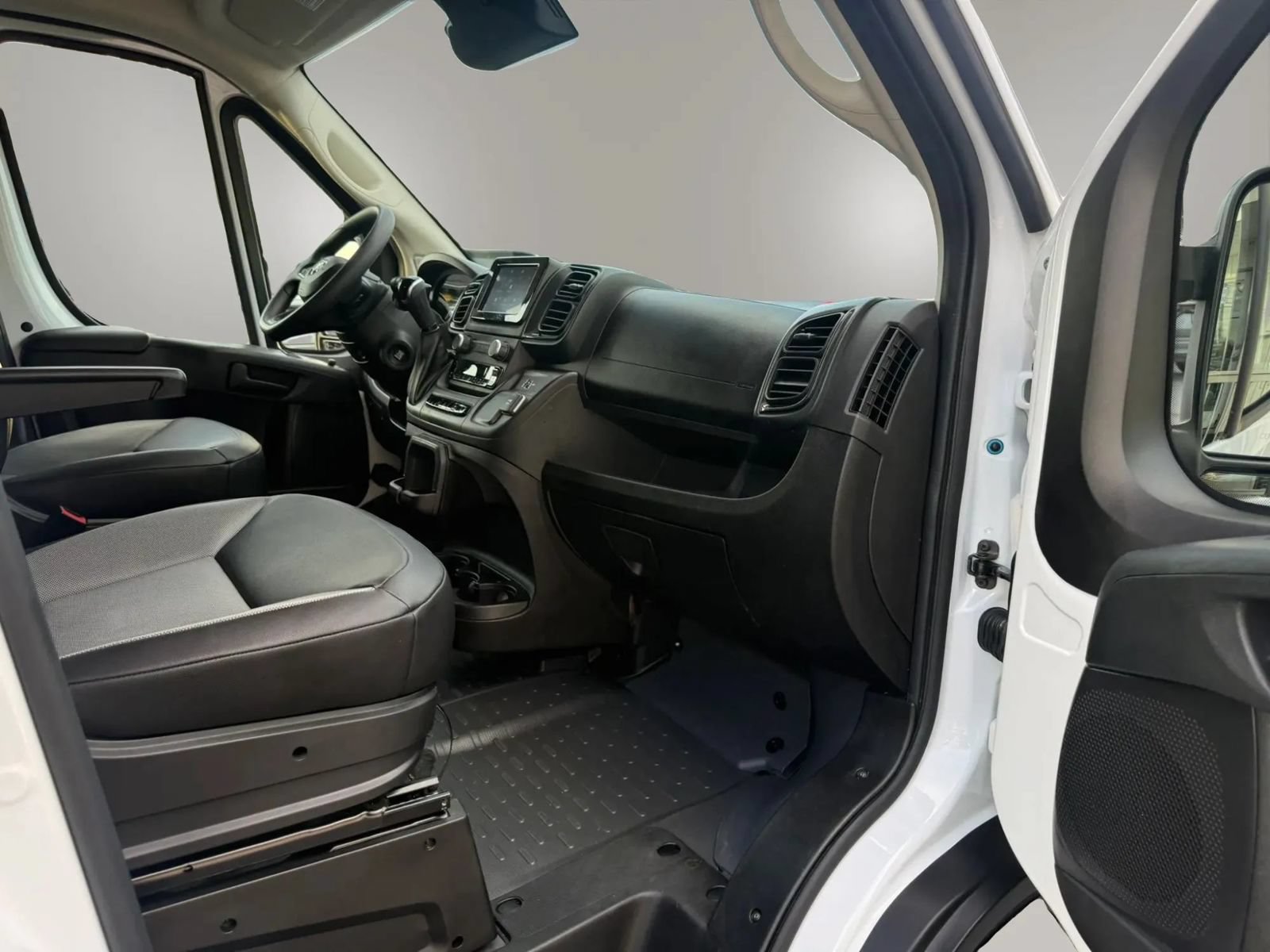 Used 2025 RAM ProMaster 2500 w/ Convenience Group FWD image 37