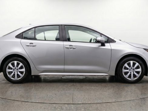 Used 2025 Toyota Corolla LE FWD image 11