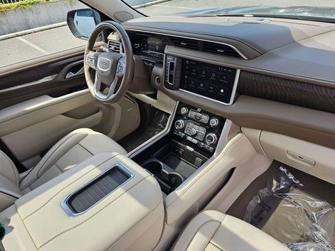 Used 2024 GMC Yukon XL Denali w/ Denali Reserve Package AWD/4WD image 10