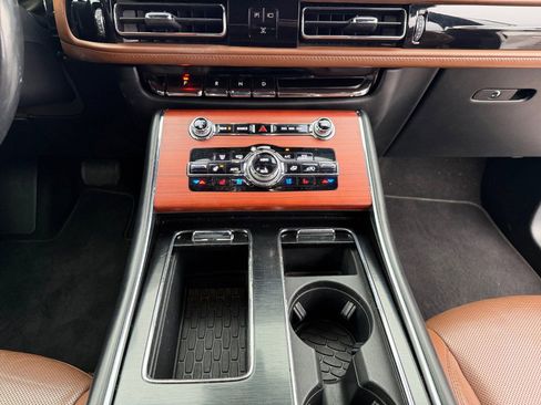 Used 2021 Lincoln Aviator Reserve w/ Elements Package Plus image 11