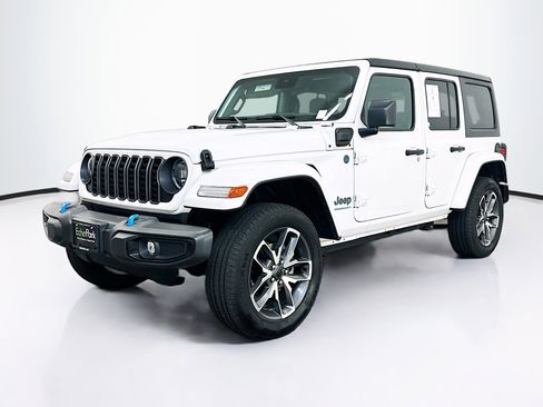 Used 2024 Jeep Wrangler Unlimited w/ LED Headlamp & Fog Lamp Group AWD/4WD image 3
