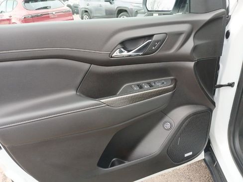 Used 2023 GMC Acadia SLT w/ Elevation Edition image 18