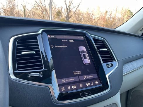 Certified 2023 Volvo XC90 B6 Ultimate w/ Lounge Package image 18