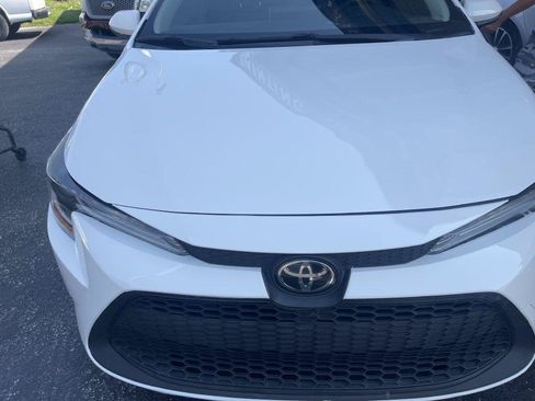 Used 2021 Toyota Corolla LE FWD image 2