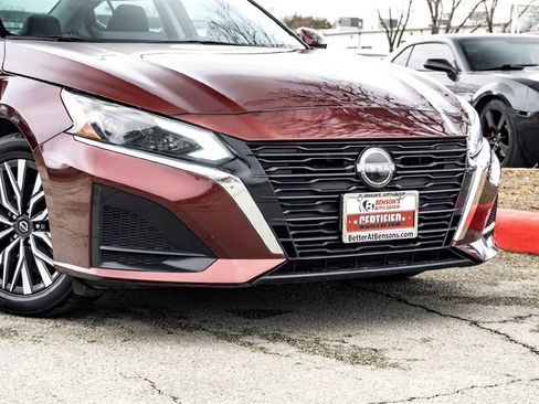 Used 2024 Nissan Altima 2.5 SV w/ SV Premium Package image 3