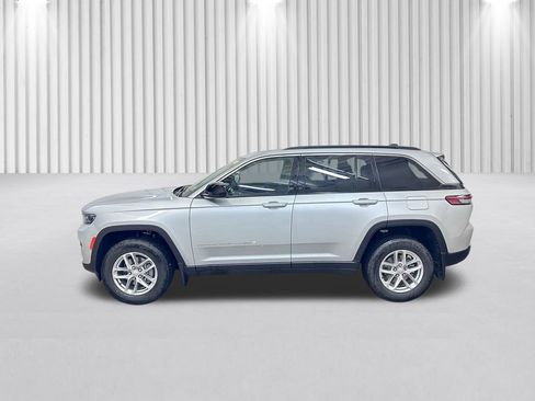 New 2025 Jeep Grand Cherokee Laredo X image 8