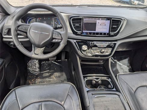 Used 2023 Chrysler Pacifica Limited w/ Uconnect Theater Family Group FWD image 22