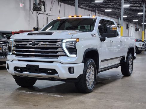 Used 2024 Chevrolet Silverado 2500 High Country w/ High Country Premium Package AWD/4WD image 4