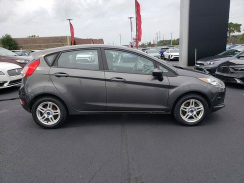 Used 2019 Ford Fiesta SE FWD image 2