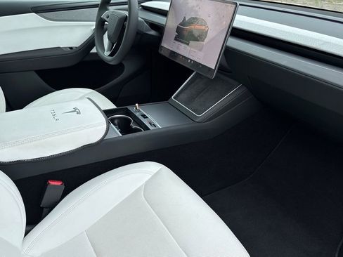 Used 2026 Tesla Model Y 2WD image 18
