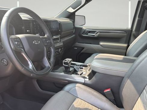 Used 2023 Chevrolet Silverado 1500 ZR2 w/ Technology Package AWD/4WD image 8