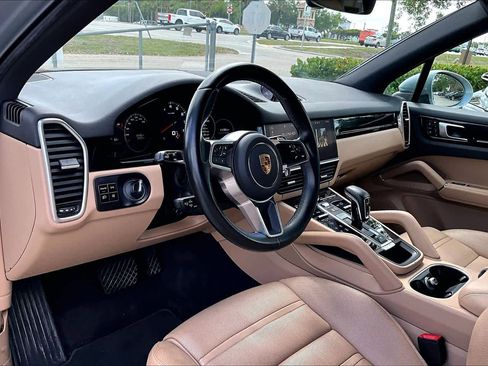 Used 2021 Porsche Cayenne AWD/4WD image 17