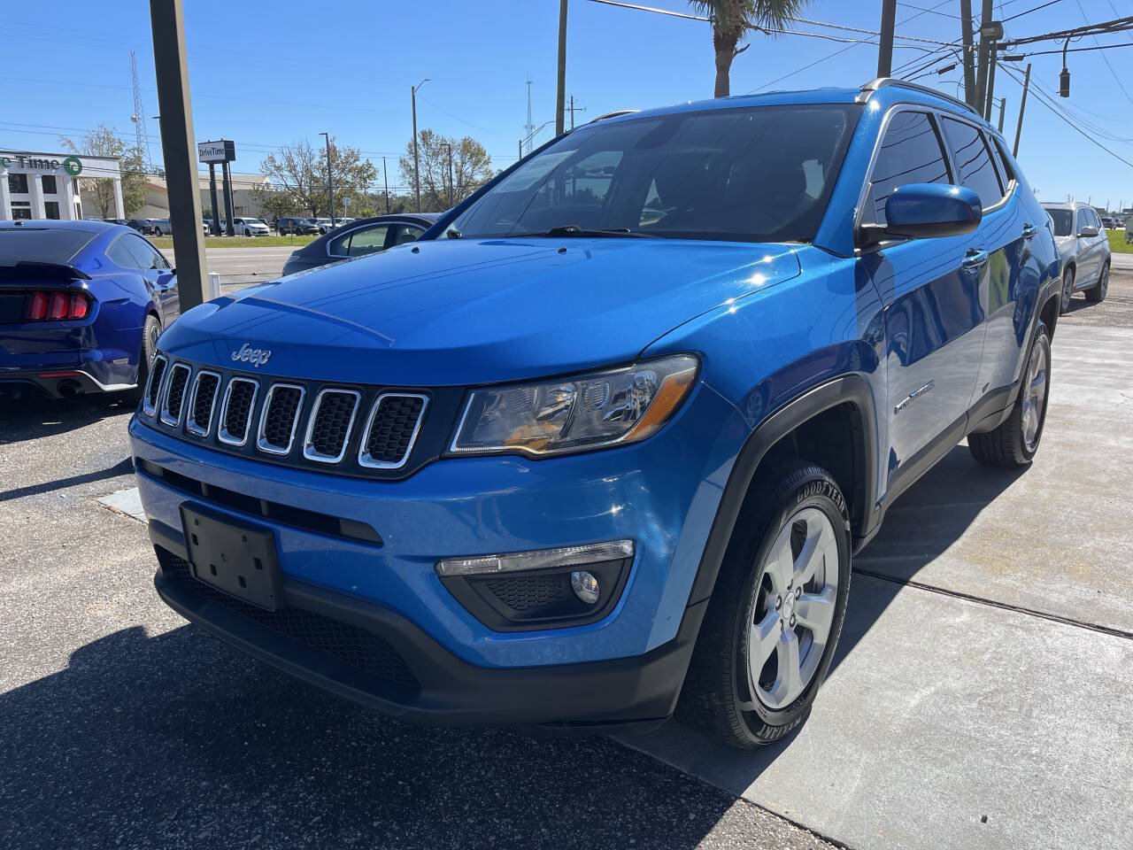 Used 2018 Jeep Compass Latitude w/ Popular Equipment Group AWD/4WD image 3