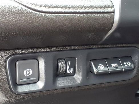 Used 2023 GMC Acadia Denali image 18