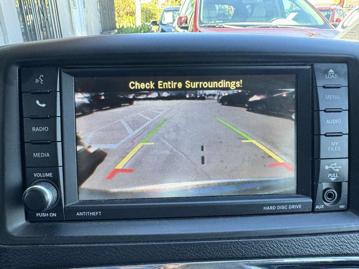 Used 2016 Chrysler Town & Country Touring FWD image 46