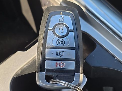 Used 2021 Ford Explorer Limited w/ Equipment Group 301A AWD/4WD image 7