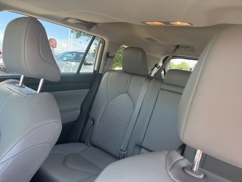 Used 2020 Toyota Highlander XLE AWD/4WD image 9