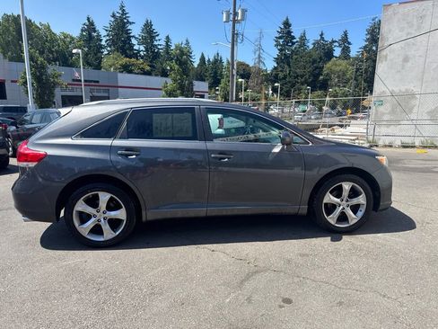 Used 2010 Toyota Venza AWD image 2