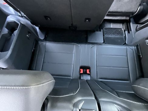 Used 2020 Volkswagen Tiguan SE w/ Panoramic Sunroof Package image 31