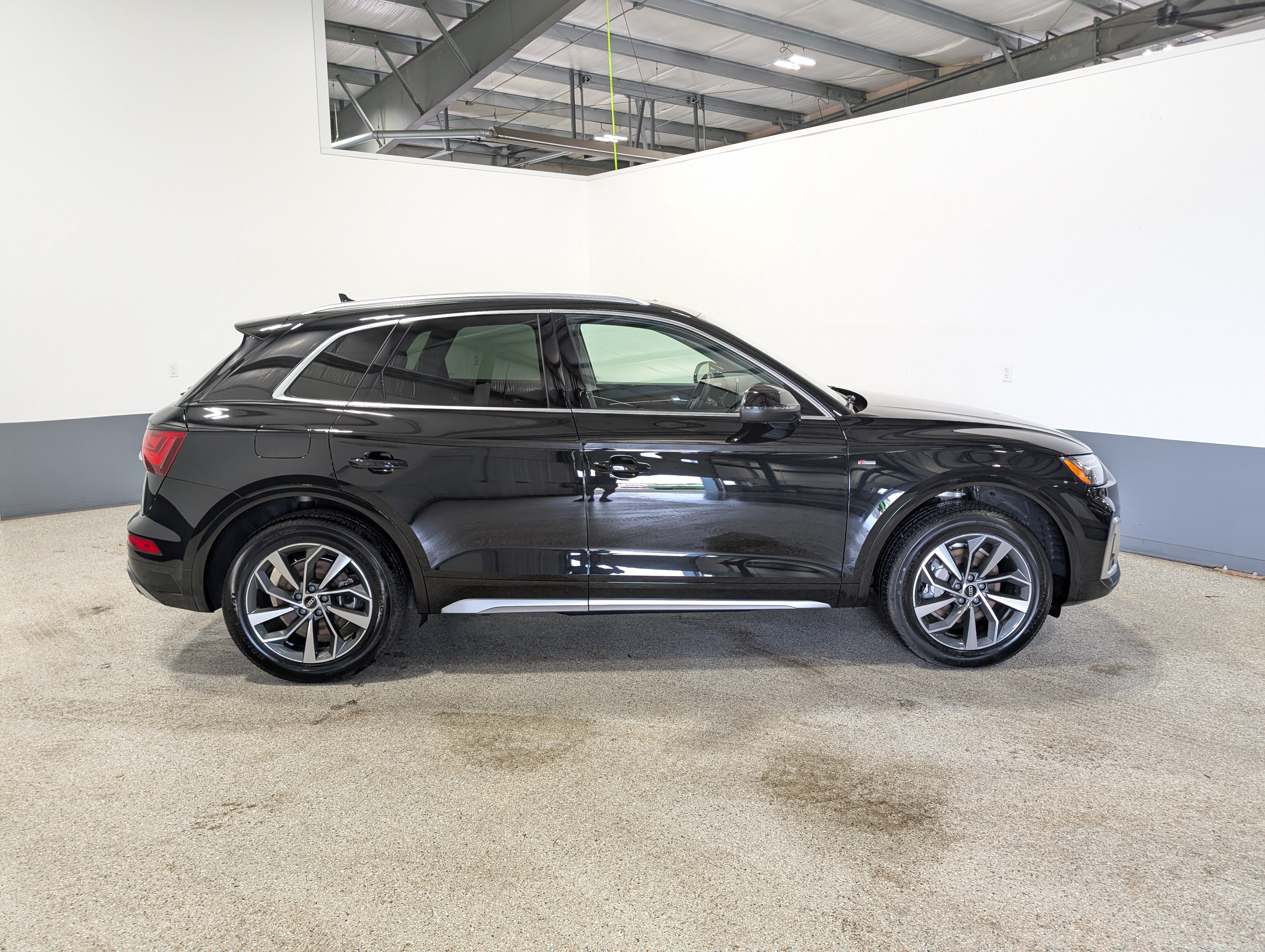 Used 2022 Audi Q5 2.0T Premium Plus AWD/4WD image 2