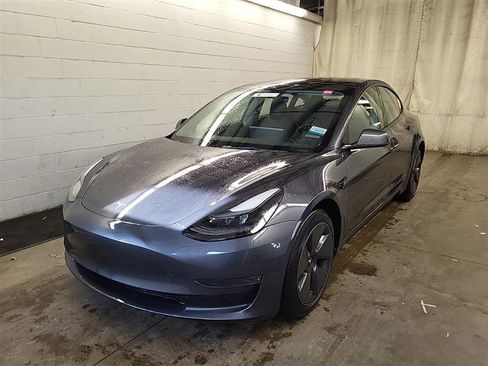 Used 2023 Tesla Model 3 Standard Range image 4