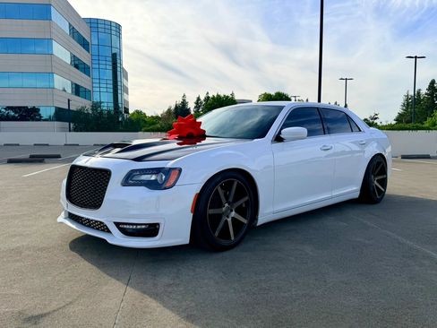Used 2013 Chrysler 300 S RWD image 6