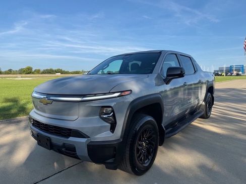 Used 2025 Chevrolet Silverado EV LT AWD/4WD image 9