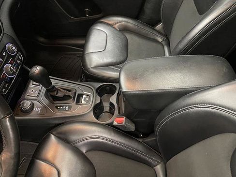 Used 2019 Jeep Cherokee Latitude Plus w/ Comfort/Convenience Group image 20