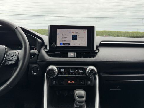 Used 2025 Toyota RAV4 XLE image 18