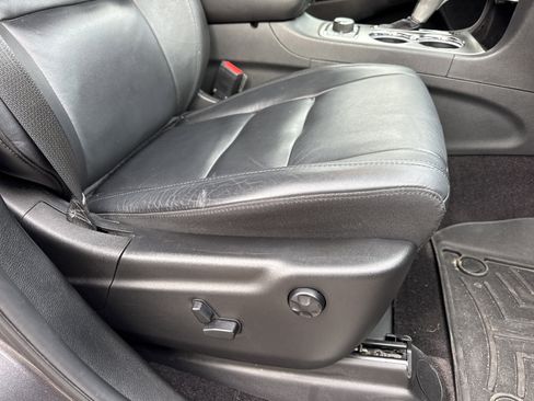 Used 2018 Jeep Grand Cherokee Limited image 25