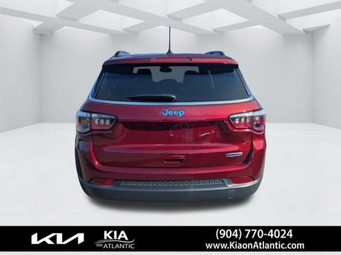 Used 2022 Jeep Compass Latitude FWD image 4
