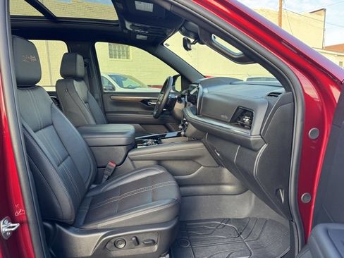 Used 2025 Chevrolet Suburban High Country image 39