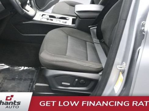 Used 2022 Ford Explorer XLT AWD/4WD image 17