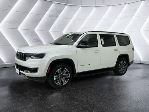 Used 2024 Jeep Wagoneer Series II w/ Flexible Seating Group image 3