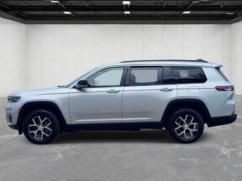 Used 2024 Jeep Grand Cherokee L Limited AWD/4WD image 8
