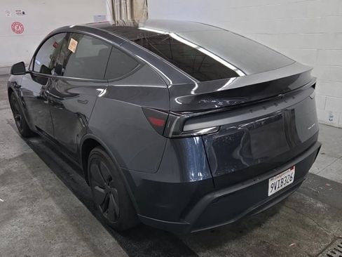 Used 2026 Tesla Model Y AWD image 4