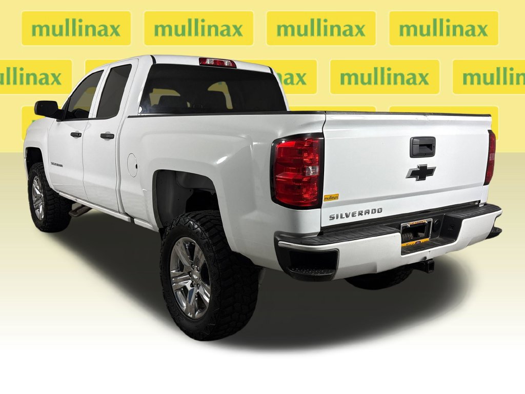 Used 2018 Chevrolet Silverado 1500 Custom w/ Custom Convenience Package RWD image 11