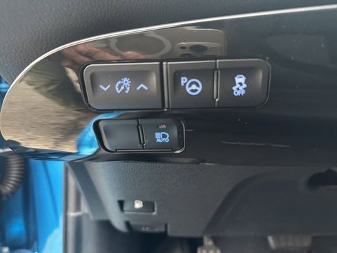 Used 2022 Toyota Prius LE image 14