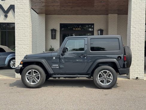 Used 2018 Jeep Wrangler Sport image 6