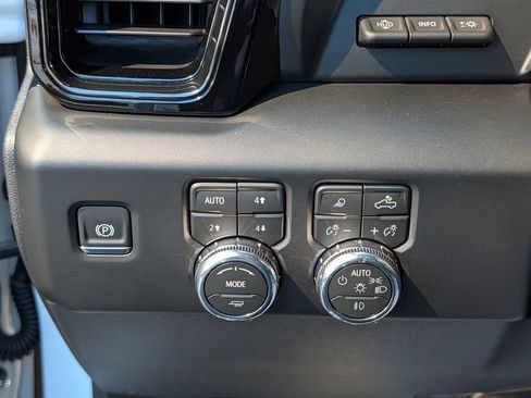 Used 2026 GMC Sierra 1500 AT4 w/ Technology Package AWD/4WD image 23