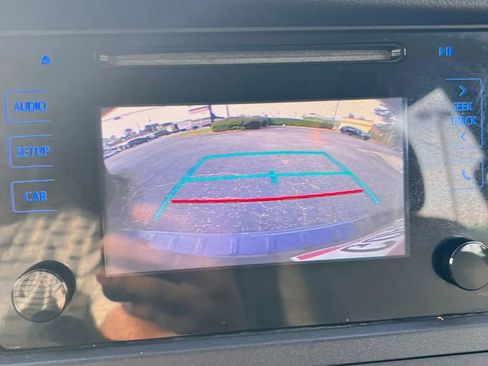 Used 2015 Toyota Sienna L image 18