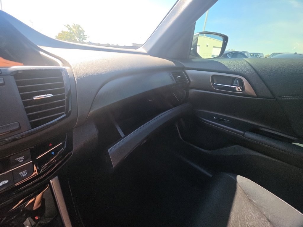 Used 2017 Honda Accord Sport image 21