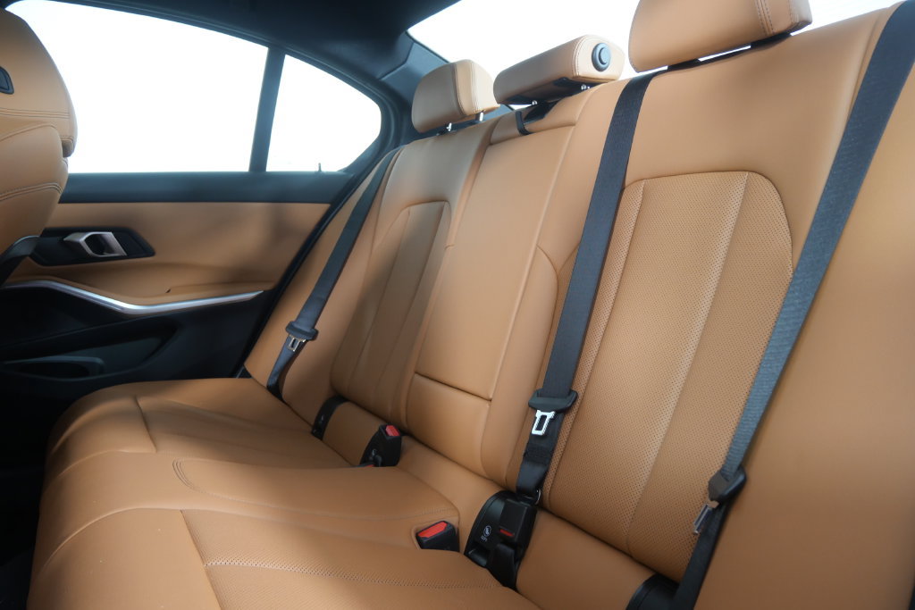 Certified 2026 BMW 330i Sedan RWD image 15