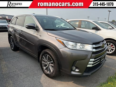Certified 2018 Toyota Highlander XLE AWD/4WD image 1