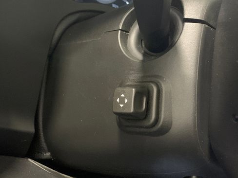 Used 2020 Cadillac Escalade Luxury w/ Escalade Sport Edition image 17