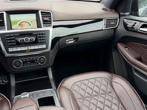 Used 2016 Mercedes-Benz GL 550 4MATIC image 19