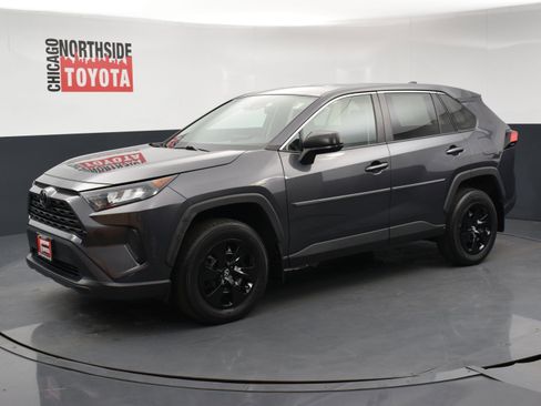 Used 2022 Toyota RAV4 LE AWD/4WD image 8