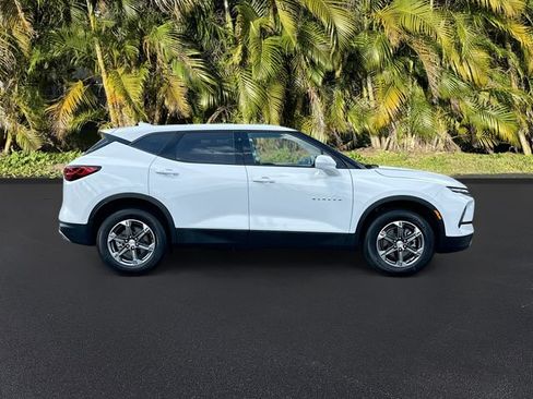Used 2025 Chevrolet Blazer LT FWD image 3