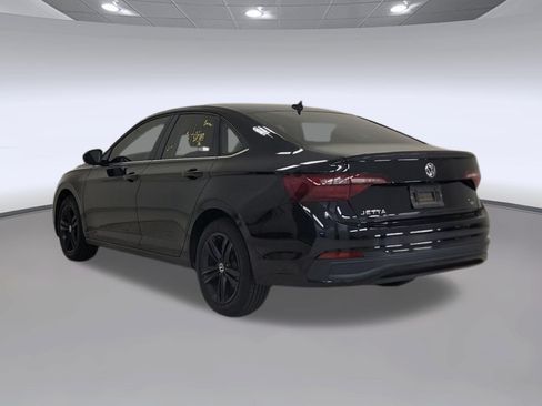 Used 2024 Volkswagen Jetta SE w/ Panoramic Sunroof Package FWD image 3
